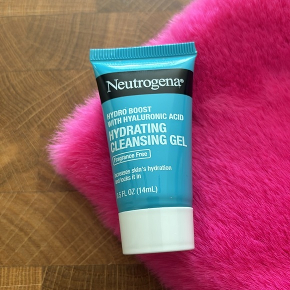 3 for $15/Neutrogena Hydro Boost Hydrating Cleansing Gel - Picture 1 of 3